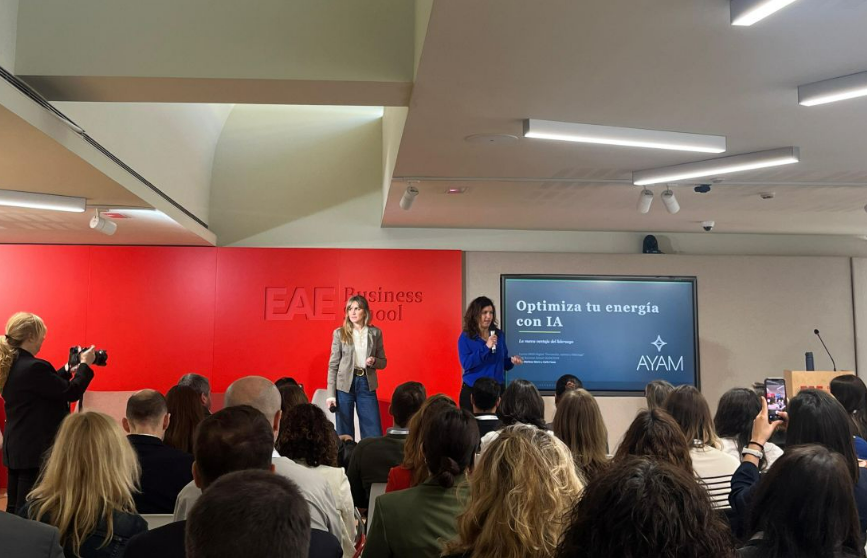 Carla y Marlene hablando sobre IA y liderazgo en el evento de RRHHDigital.